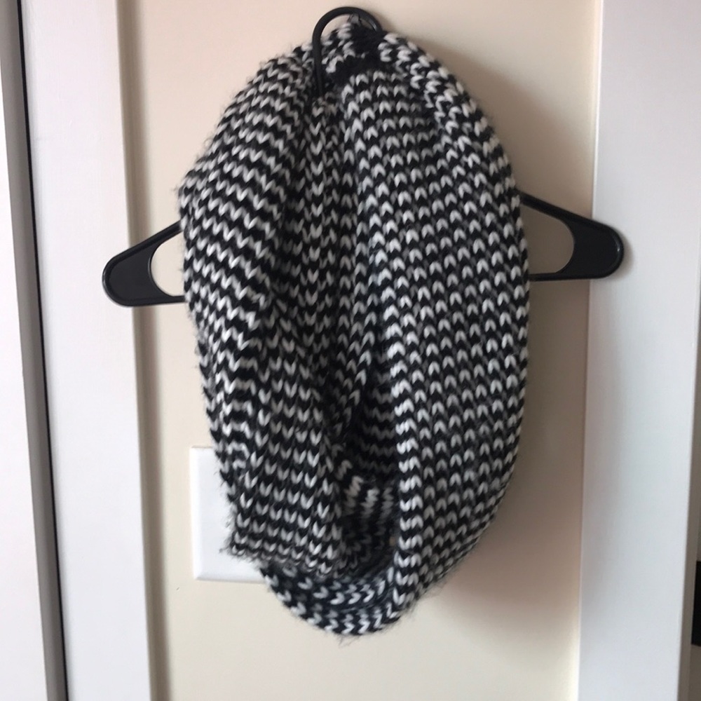 Infinity scarf - Picture 2 of 2